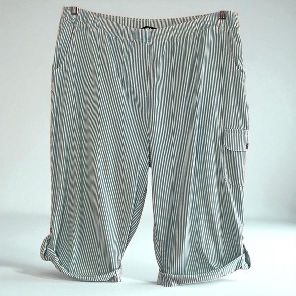 ALIA PETITES Pinstripe Pull-On Cargo Capris, 16P - Picture 1 of 8